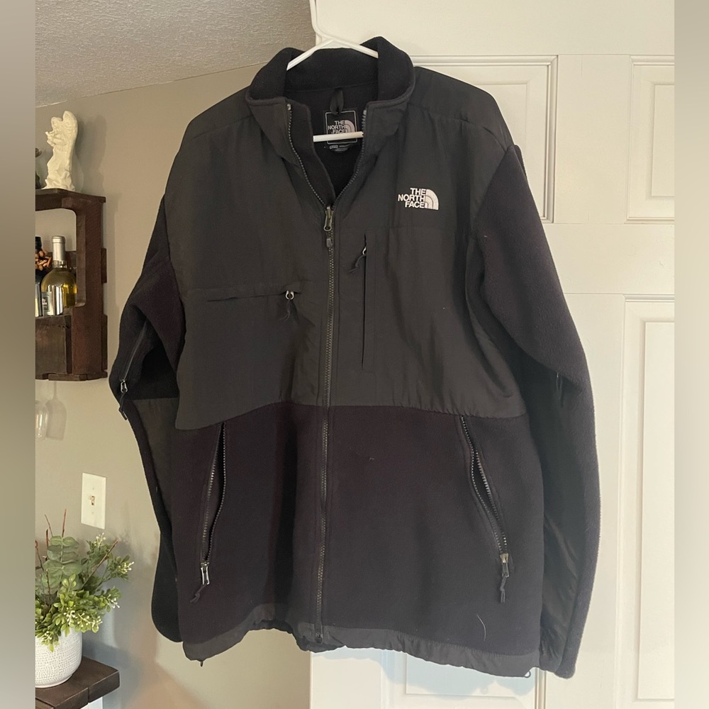 Mens XL North Face Denali jacket.